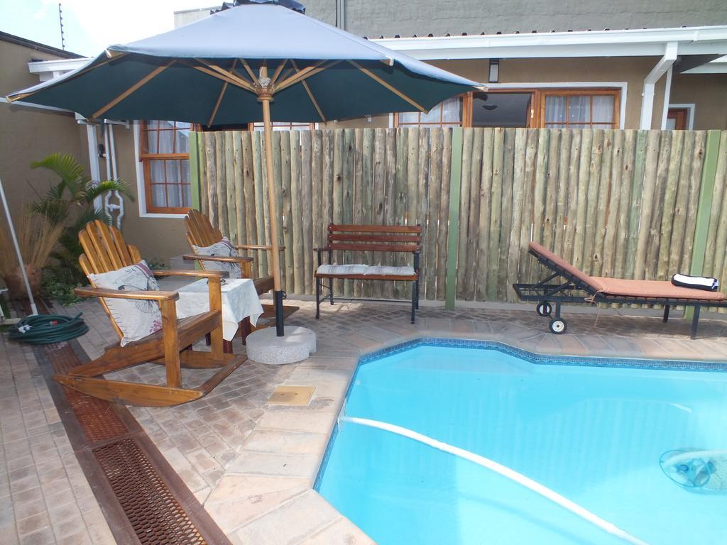 Uzuri Guesthouse Cc Windhoek Esterno foto