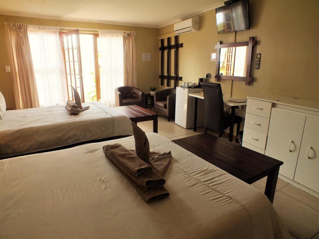 Uzuri Guesthouse Cc Windhoek Esterno foto