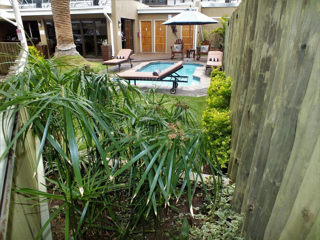 Uzuri Guesthouse Cc Windhoek Esterno foto