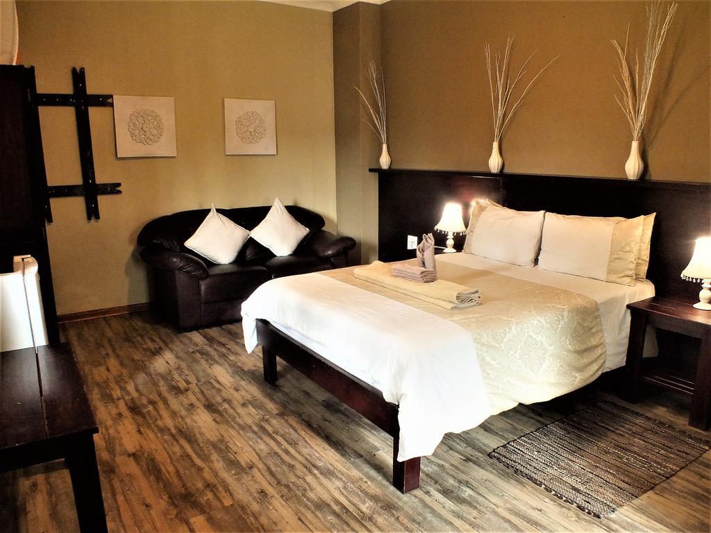Uzuri Guesthouse Cc Windhoek Esterno foto