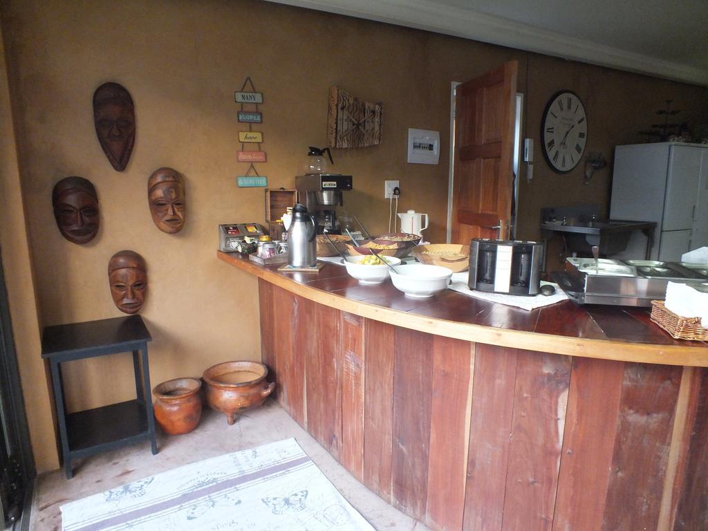 Uzuri Guesthouse Cc Windhoek Esterno foto