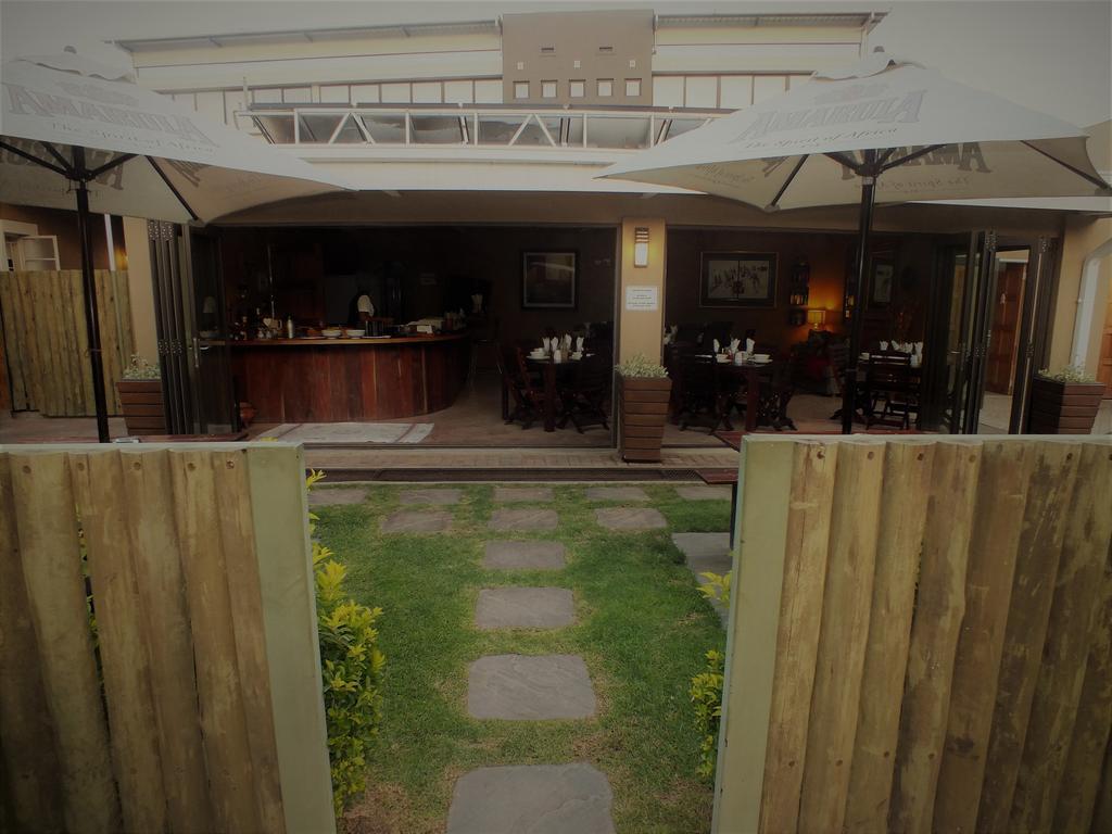 Uzuri Guesthouse Cc Windhoek Esterno foto
