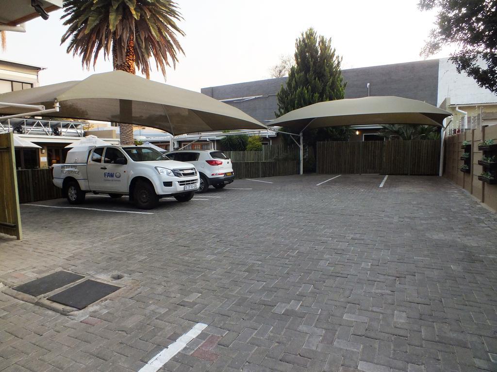 Uzuri Guesthouse Cc Windhoek Esterno foto