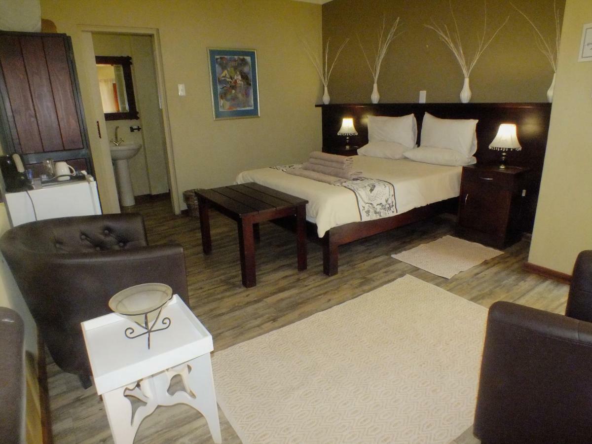 Uzuri Guesthouse Cc Windhoek Esterno foto